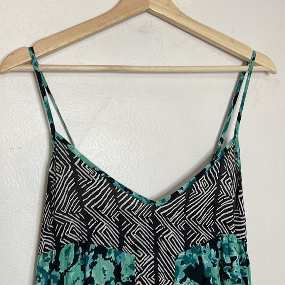 VOLCOM MIX PAISLEY PRINTED FLOWY HANDKERCHIEF HEM Spaghetti strap DRESS XS - Picture 4 of 11